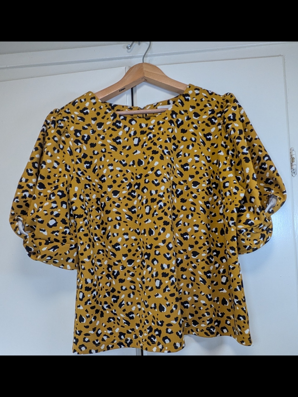 Melloday Mustard Blouse Womens Sz M Leopard Print Puff Sleeves Back Closure